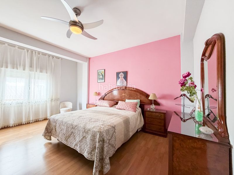 Foto 5155cfbb-9d11-453d-a974-e30497533824. Casa adossada amb xemeneia aparcament a Baza