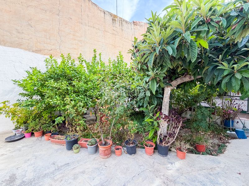 Foto 57f6c418-50a6-4905-97cf-a1666156a254. Casa adossada amb xemeneia aparcament a Baza
