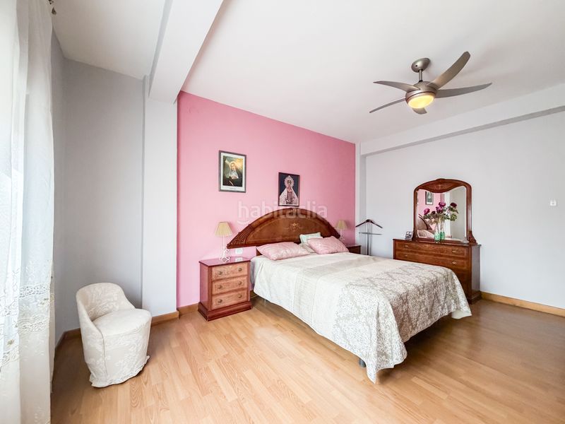 Foto 58a446f1-7357-4eff-94e9-3b07d30769a7. Casa adossada amb xemeneia aparcament a Baza