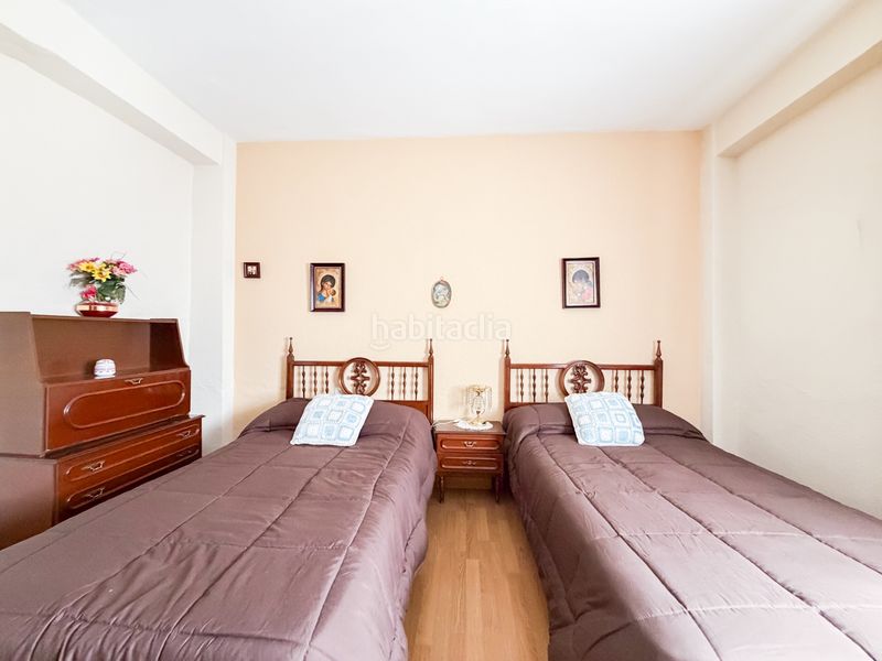 Foto 65d5e70f-8b3e-4419-be93-cdf799650853. Casa adossada amb xemeneia aparcament a Baza