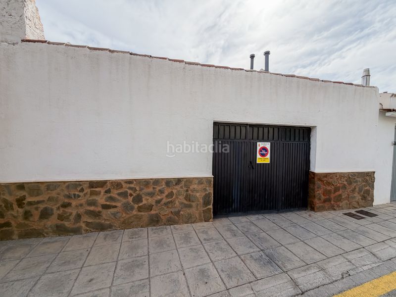 Foto f51c5e9c-f37a-441f-8ca9-4ef1ab964dbc. Casa adossada amb xemeneia aparcament a Baza
