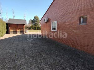 Foto 1f89be1c-6c54-44a7-a9b1-e24a34c371e5. Xalet amb xemeneia calefacció aparcament piscina a Pinseque