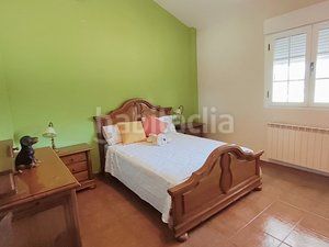 Foto c54d821e-059c-497f-b13e-145ce649e58c. Xalet amb xemeneia calefacció aparcament piscina a Pinseque