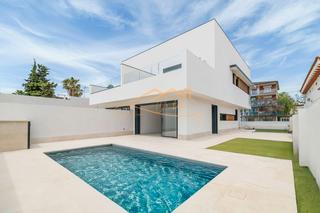 Casa adossada a Passeig garb 183. Exclusiva casa adosada en segunda lnea de playa en castelldefel