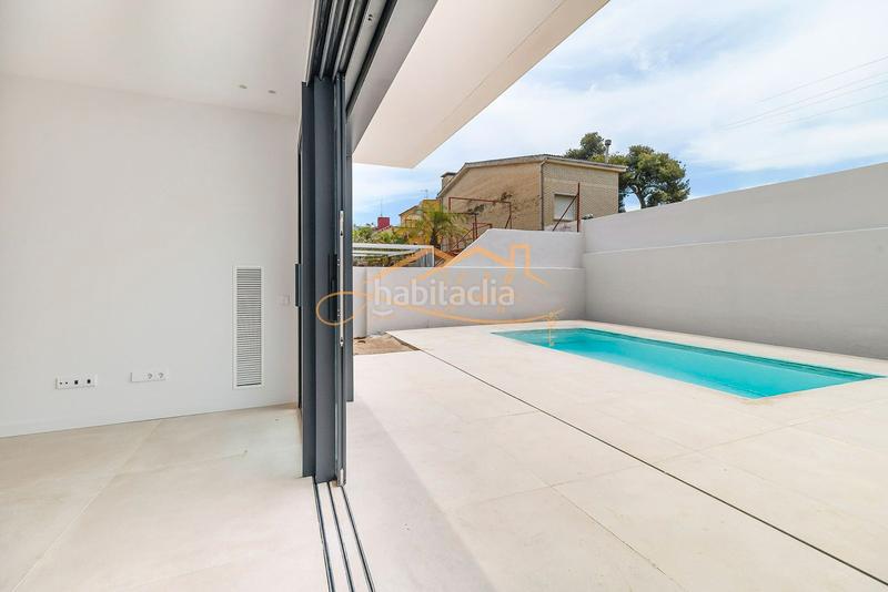 Foto 01df6c0a-3370-4c79-b15b-8b44567411e0. Maison jumelée dans passeig garbí 183 dans Lluminetes Castelldefels