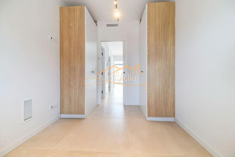 Foto 1aea4351-8f52-4f88-bb44-f77aead0d861. Maison jumelée dans passeig garbí 183 dans Lluminetes Castelldefels