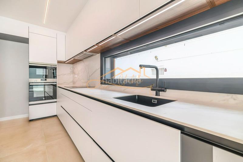 Foto 2191501b-b701-41f9-b74c-f7b41dff85e3. Maison jumelée dans passeig garbí 183 dans Lluminetes Castelldefels