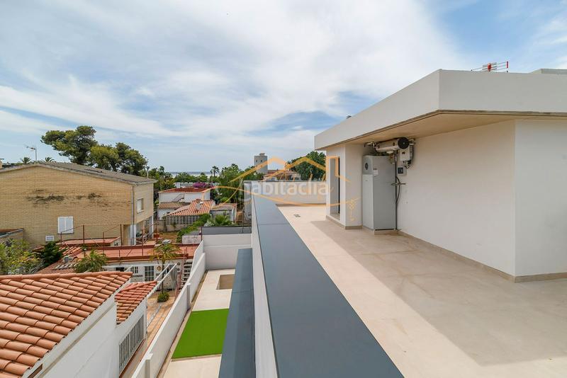 Foto 730e1503-3ffa-4428-a786-738b6c7e1c07. Maison jumelée dans passeig garbí 183 dans Lluminetes Castelldefels