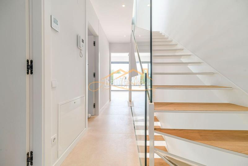 Foto 79ed1cd7-d240-4a27-b865-9b2a6c8e1fc0. Maison jumelée dans passeig garbí 183 dans Lluminetes Castelldefels