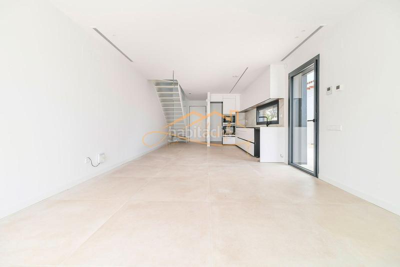 Foto 872d5a67-eaa4-43f9-a8c3-0aed1c95e794. Maison jumelée dans passeig garbí 183 dans Lluminetes Castelldefels