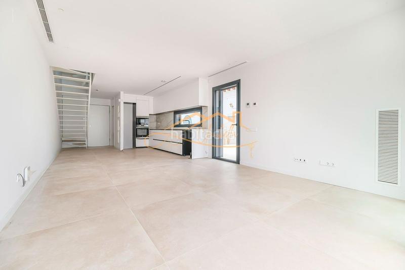 Foto 8fc0ab6d-cde0-4869-bc22-304ed0de0763. Maison jumelée dans passeig garbí 183 dans Lluminetes Castelldefels