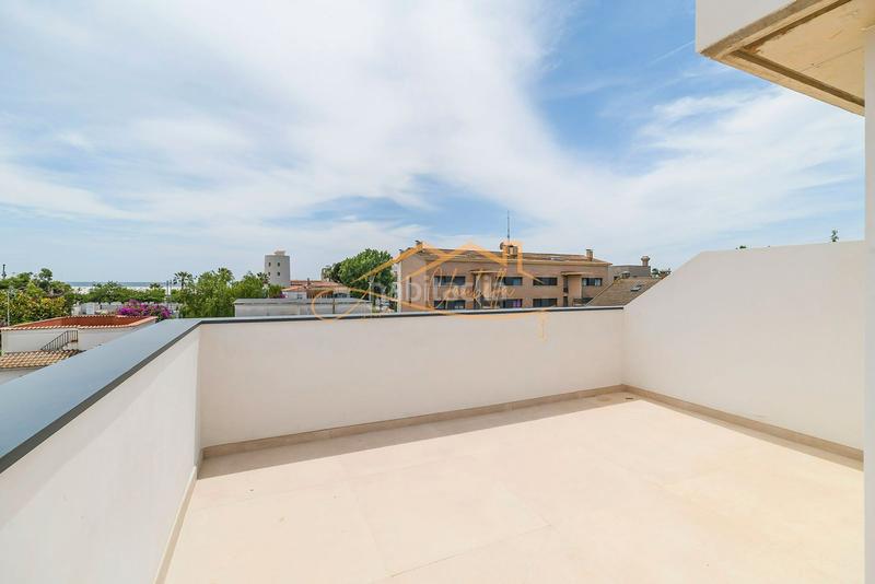 Foto 94977a5a-61bf-4b3e-a987-4046b92364de. Maison jumelée dans passeig garbí 183 dans Lluminetes Castelldefels