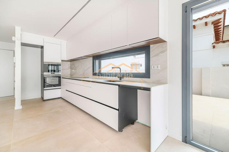 Foto 978b91b3-bfc8-467e-b180-74cfa82f0b87. Maison jumelée dans passeig garbí 183 dans Lluminetes Castelldefels