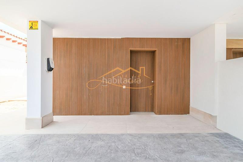 Foto a2355c96-a263-4753-b8f9-2efb254d8724. Maison jumelée dans passeig garbí 183 dans Lluminetes Castelldefels