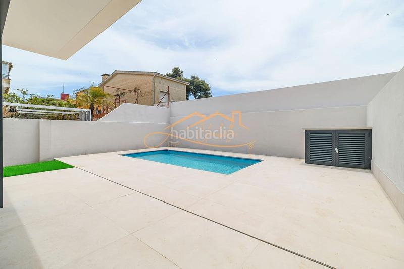 Foto b6204a7c-b4fc-46e7-b020-57e472092df8. Maison jumelée dans passeig garbí 183 dans Lluminetes Castelldefels