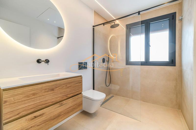 Foto b93bf297-31b0-4556-a0ef-a3a7c619a912. Maison jumelée dans passeig garbí 183 dans Lluminetes Castelldefels