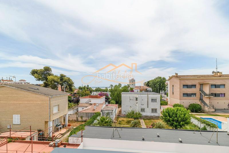 Foto c5fb80f3-8d86-4270-880e-875a5093a6ea. Maison jumelée dans passeig garbí 183 dans Lluminetes Castelldefels