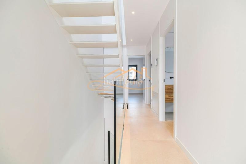 Foto d3f19910-922d-4fc4-b0d8-69dca117d001. Maison jumelée dans passeig garbí 183 dans Lluminetes Castelldefels