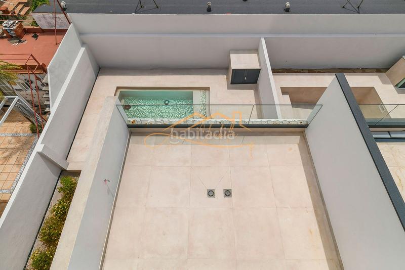 Foto daa1ceb9-864c-4da7-942b-a4f7feb09925. Maison jumelée dans passeig garbí 183 dans Lluminetes Castelldefels