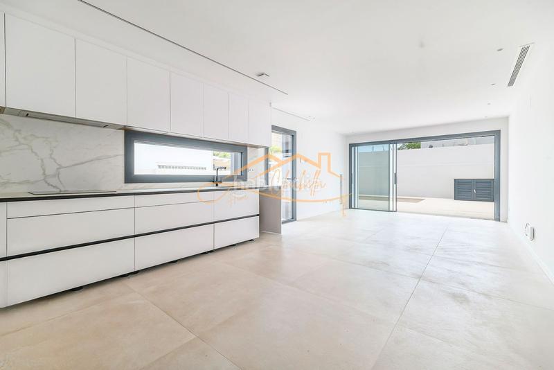 Foto e3dfeead-71dc-4f7b-bb75-29fd38e4d1db. Maison jumelée dans passeig garbí 183 dans Lluminetes Castelldefels