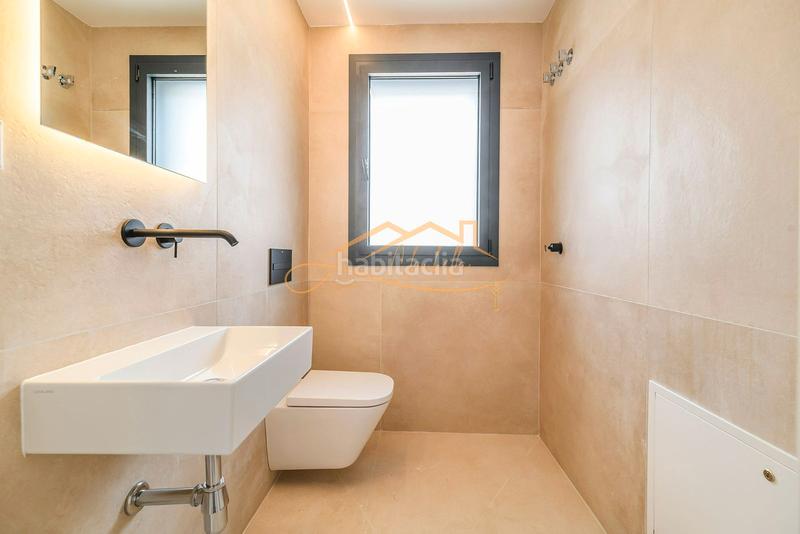 Foto ea43145a-1c2a-444f-883a-9033f796ebf1. Maison jumelée dans passeig garbí 183 dans Lluminetes Castelldefels