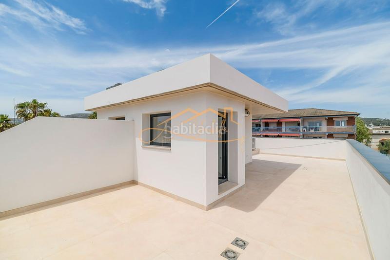 Foto f0547c02-3d27-45bf-b213-3d63037a0b7a. Maison jumelée dans passeig garbí 183 dans Lluminetes Castelldefels