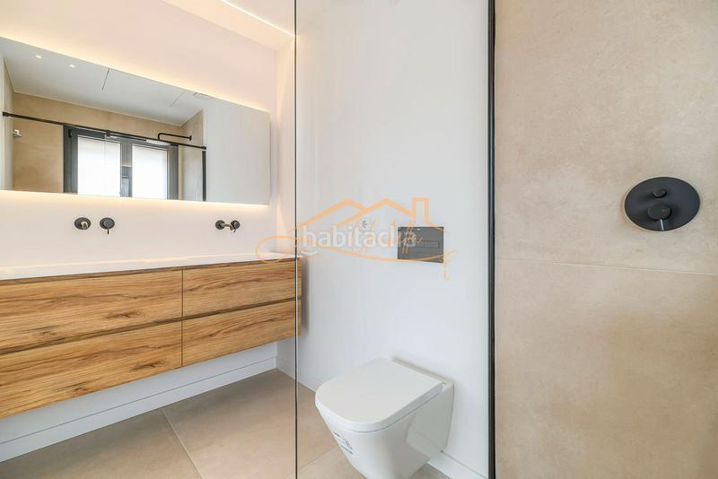 Foto f4b32be0-ec0a-4b64-82f8-29da20ba98bf. Maison jumelée dans passeig garbí 183 dans Lluminetes Castelldefels