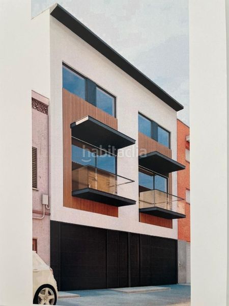 Foto 713165b7-7d9d-4249-ab34-36561410f29c. Casa adossada amb calefacció a Passeig Maragall Gavà