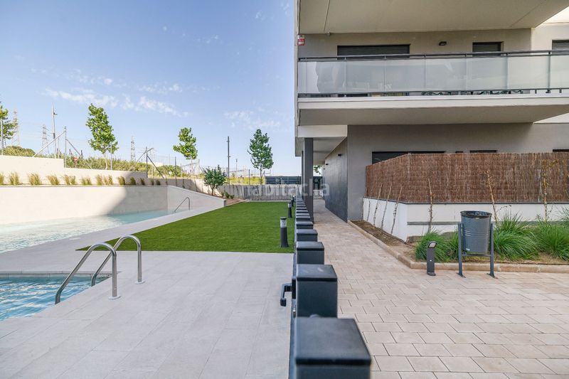 Foto 0b34aa03-e414-4d26-aa37-f2d5bc8a3e30. Pis amb calefacció piscina a Llevant Viladecans