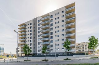 Pis  De clara campoamor. Bajo con gran terraza en obra nueva en llevant  viladecans. no e