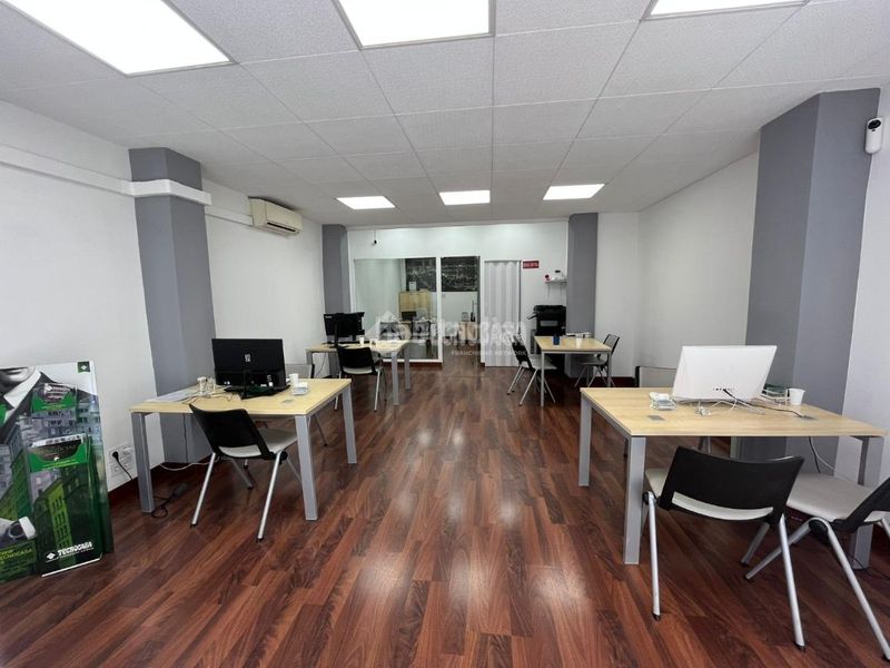 Foto 1df1db70-ee15-4695-a483-dd66e8a4c95d. Business premise in Trinitat Vella Barcelona