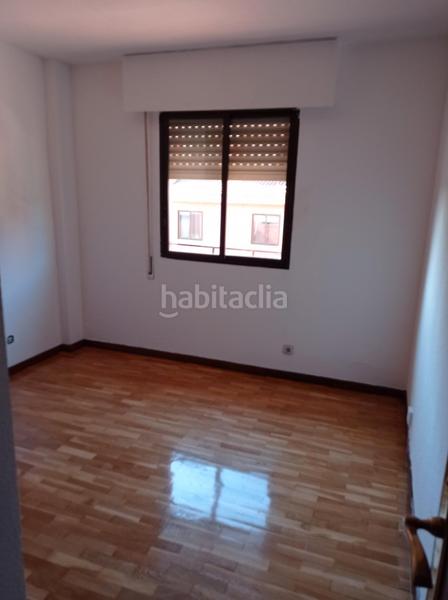 Foto 45dcb6ee-a600-45dd-8e07-f478b6135810. Rent semi detached house in calle de santillana del mar 12 in Boadilla del Monte