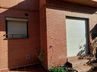 Casa adossada  Calle de santillana del mar 12. Venta  de chalet adosado  en urbanizacion con piscina