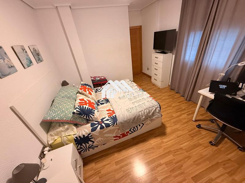 Foto acc068fa-107c-46ed-9d69-6997b21450c7. Piso  con balcón en centro en Ensanche - Franciscanos Albacete