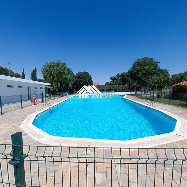 Foto 7d5f4e29-66fd-485b-b6a1-8ffb5eb182f5. Xalet amb xemeneia calefacció aparcament piscina a Albacete