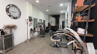 Traspàs Local Comercial  Carrer pintor gisbert. ???? traspaso peluquería y centro de estética en funcionamiento