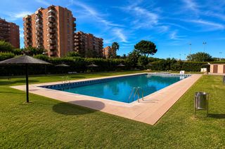 Pis  Carrer guadalest. Vivienda de 3 habitaciones a en urbanización con piscina y garaj