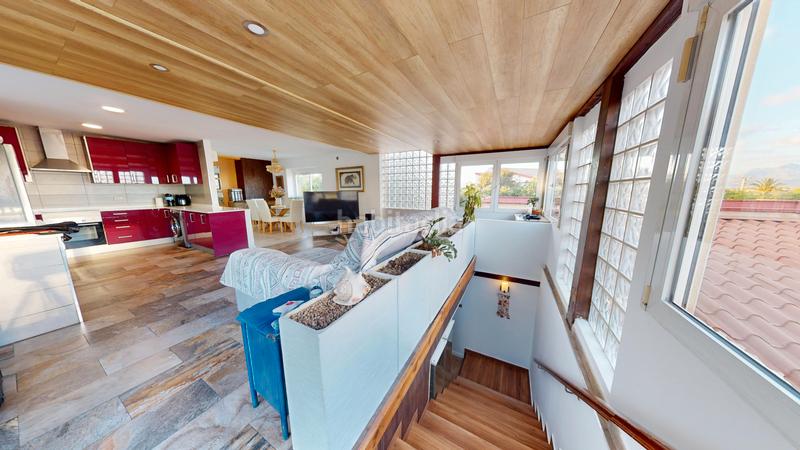 Foto 2e9f90e0-01e0-42d6-ad40-b6352f0921b4. Chalet con camino parcheggio in Albufereta Alicante