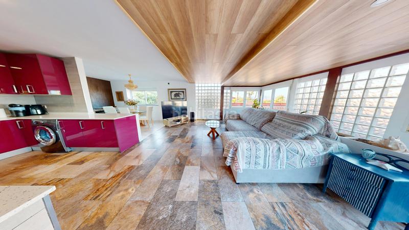 Foto 33f1ee3a-cccd-4f90-a824-f529303d8b49. Chalet con camino parcheggio in Albufereta Alicante