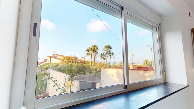 Foto 4ce65929-a34c-4cd9-9a93-f6b4b94fbd44. Chalet con camino parcheggio in Albufereta Alicante