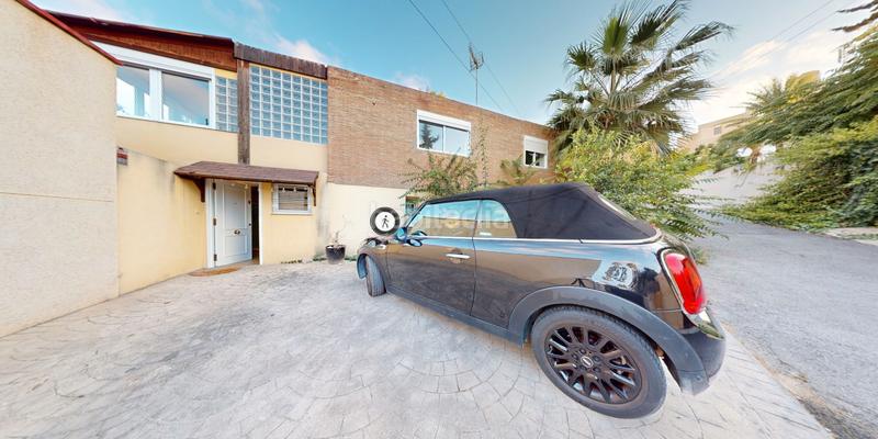 Foto 532490f3-71bd-4367-be6b-37b4cf09b7b2. Chalet con camino parcheggio in Albufereta Alicante