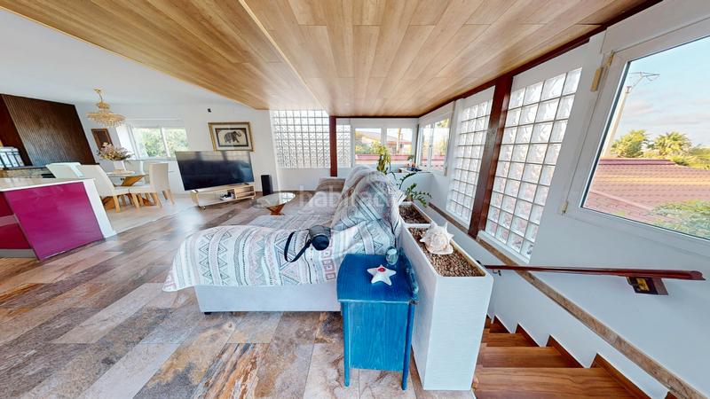 Foto a402a032-0267-4fee-b4aa-775de606f5b1. Chalet con camino parcheggio in Albufereta Alicante