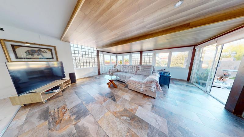 Foto d7e79bac-280a-4ed2-a32d-e152dc5ebd89. Chalet con camino parcheggio in Albufereta Alicante