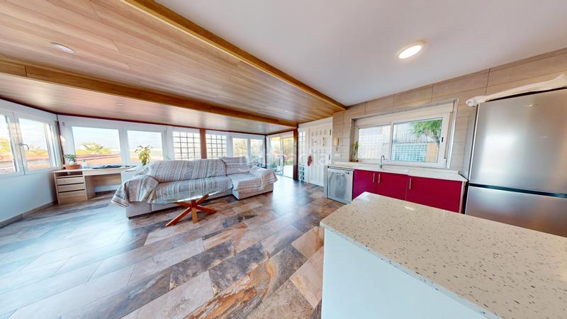 Foto fa70cae1-257a-4c01-a962-2c4cfabb2d6b. Chalet con camino parcheggio in Albufereta Alicante