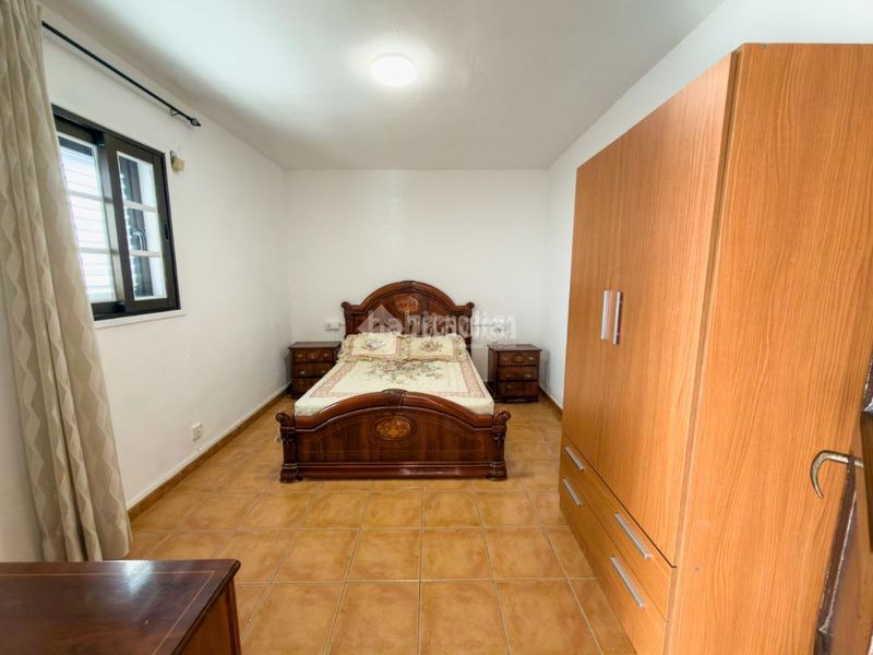 Foto b913bcb8-9000-4e38-8b19-89eaa0cb3070. Casa aparellada a Tanque (El)