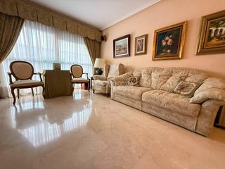 Appartement à Mercado. Piso en venta en alicante