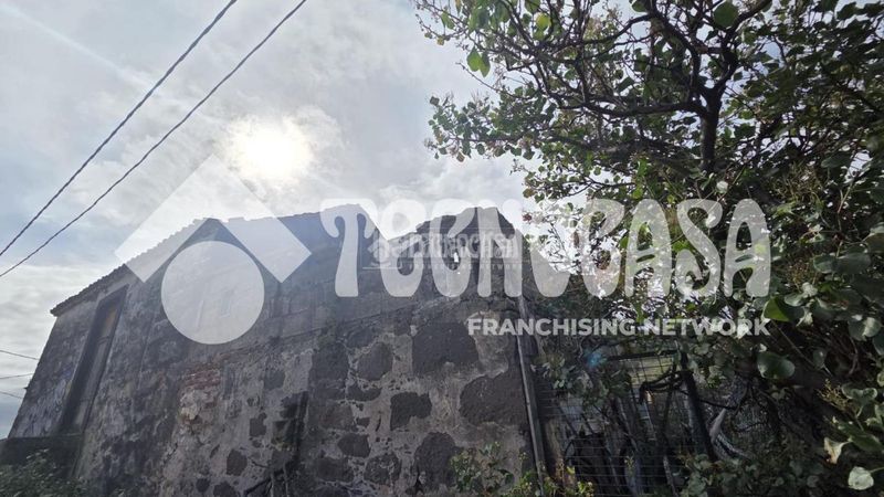 Foto 87b3f12d-9b5c-46fb-974e-0b6b7dd3d2b6. Masia a Arucas casco Arucas