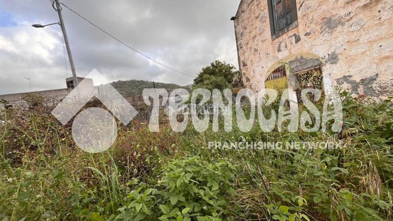 Foto b7c2a390-c5ee-4f6b-b713-add2afd61e23. Masia a Arucas casco Arucas