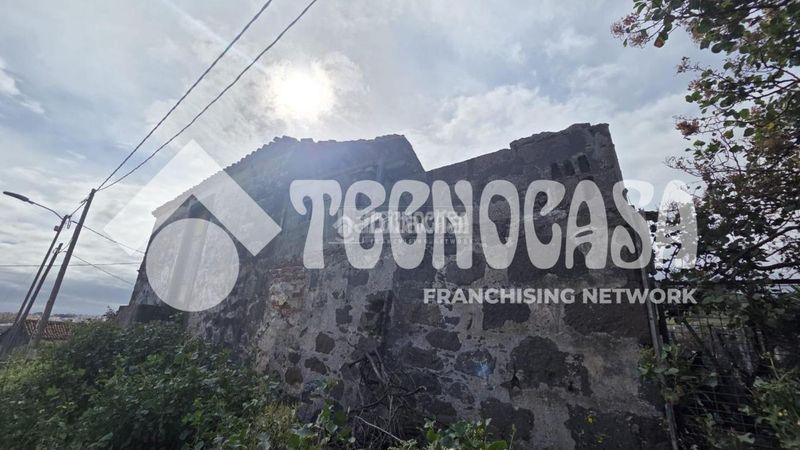 Foto ecf089f0-0fde-4069-b5a5-b023f7d8ddf0. Masia a Arucas casco Arucas