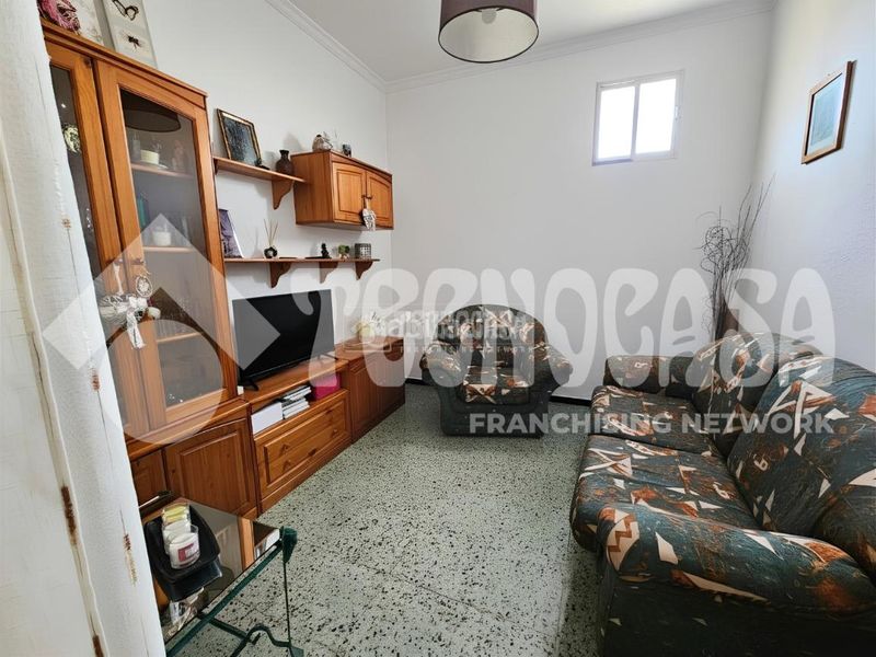 Foto 21f451b1-9f23-4424-91f3-9fd06560a2d8. Casa aparellada amb aparcament a Cardones Arucas
